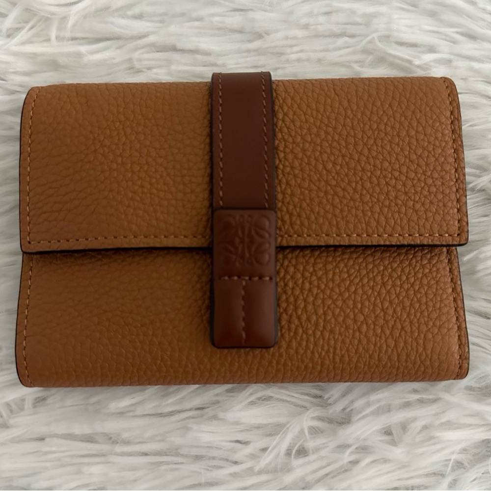 Loewe Womens Vertical Small leather wallet